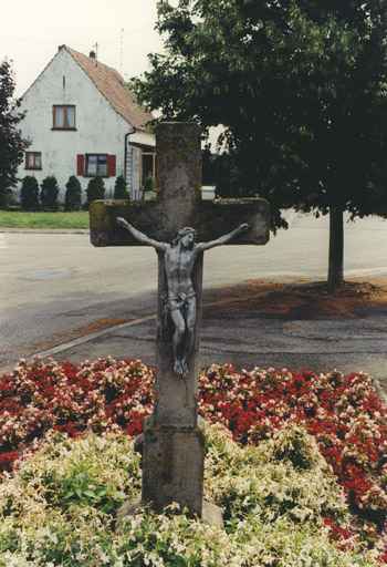 Croix de chemin (A). 1ère moitié 20e siècle. Vue d'ensemble.