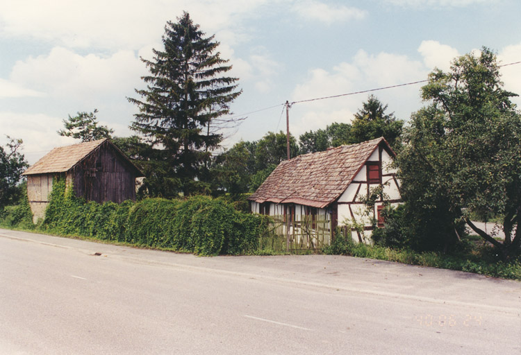 Ferme. Vue d'ensemble.
