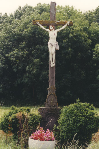 Croix de chemin (C) datée 1895. Vue d'ensemble.