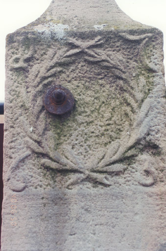 Détail d'un pilier du portail.
