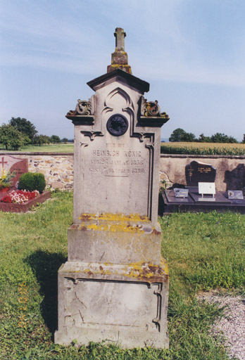 Monument sépulcral de H. Koenig. Vue d'ensemble.