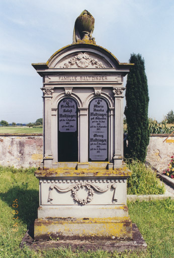 Monument sépulcral de F. J. Baltzinger et M. A. Schneider. Vue d'ensemble.