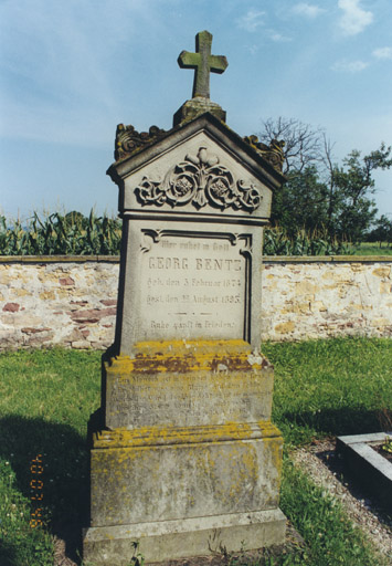 Monument sépulcral de G. Bentz. Vue d'ensemble.