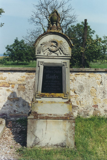 Monument sépulcral de B. S. Kayser. Vue d'ensemble.