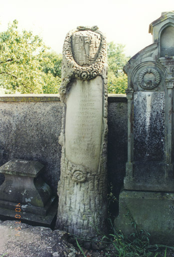 Monument sépulcral de M. Schmidt. Vue d'ensemble.