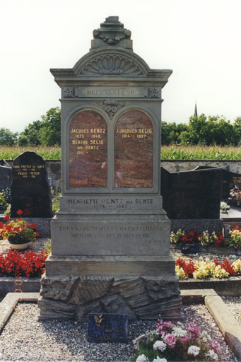 Monument sépulcral de la famille Bentz. Vue d'ensemble.