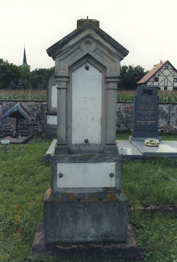 Monument sépulcral de B. Et C. Ritter. Vue d'ensemble.