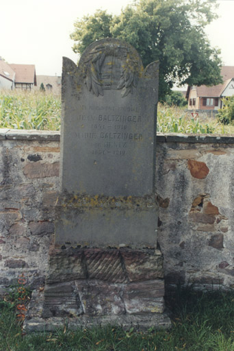 Monument sépulcral de J. Baltzinger et M. Bentz. Vue d'ensemble.