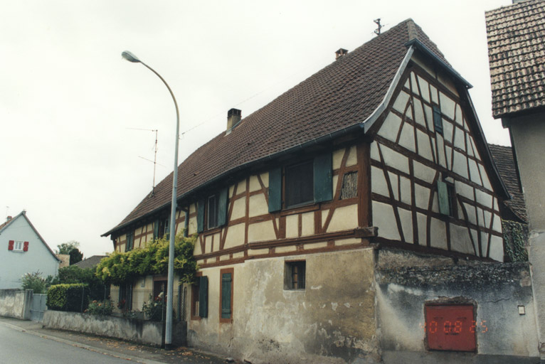 Vue d'ensemble de trois quarts, vers le sud-est.
