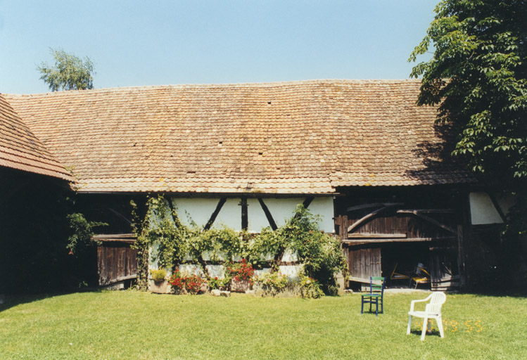 Grange. Vue partielle de face.