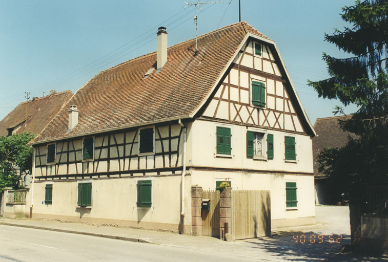 Vue d'ensemble de trois quarts.