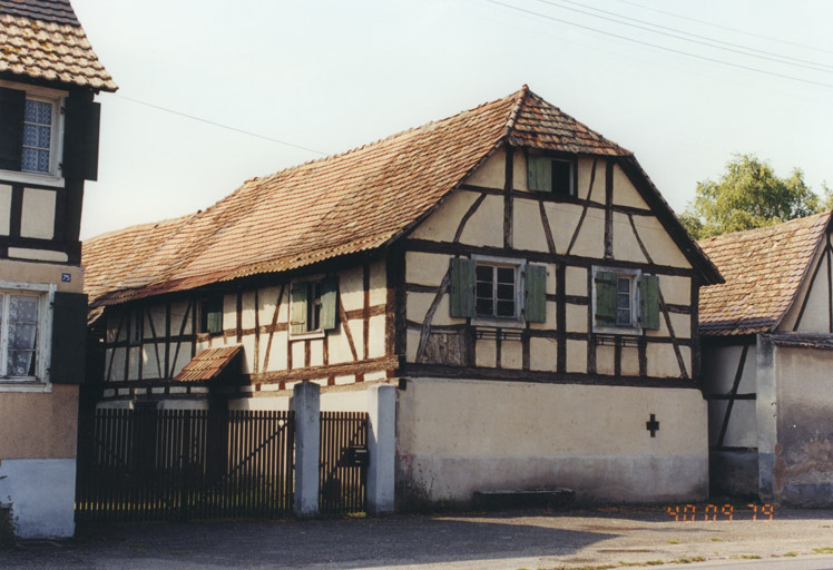 Logis principal. Vue d'ensemble de trois quarts, vers le nord.