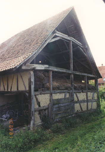 Vue partielle de la grange.