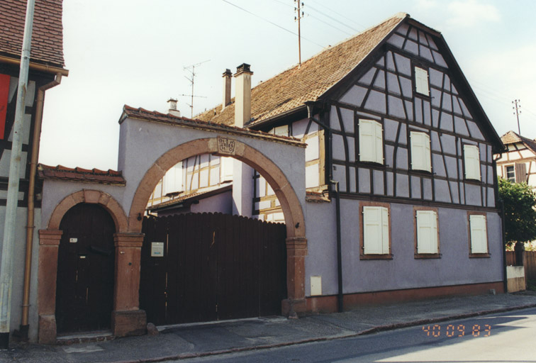 Vue d'ensemble depuis la rue.