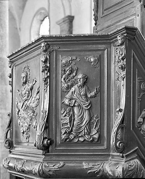 8 bas-reliefs : Adam et Eve, les Semailles, saint Luc, saint Jean, saint Marc, Vierge de l'Assomption, saint Matthieu et saint évêque