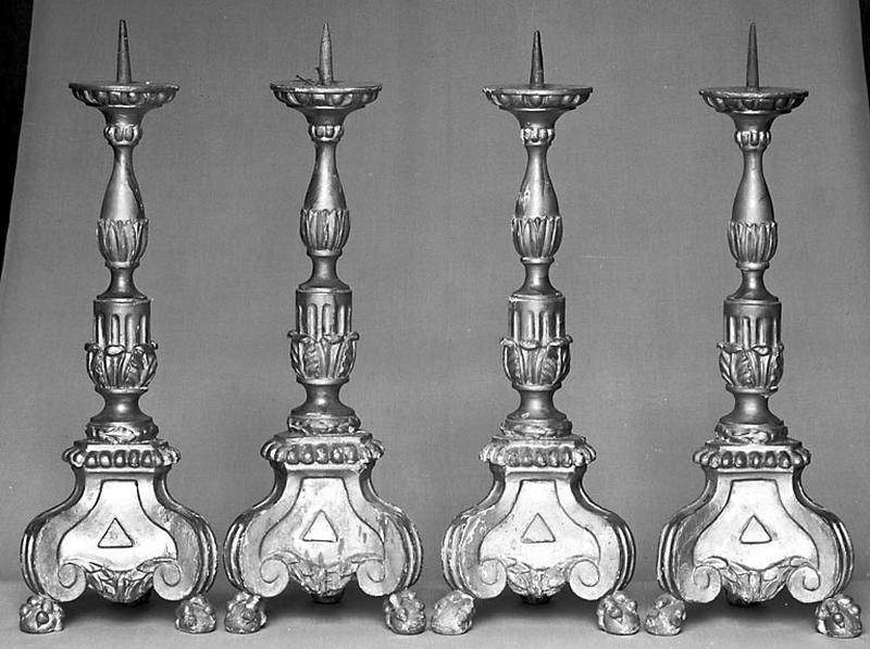 8 chandeliers d'autel