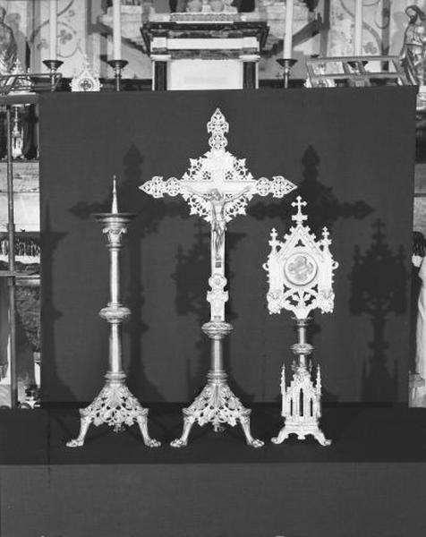 6 chandeliers d'autel, 4 reliquaires, croix d'autel