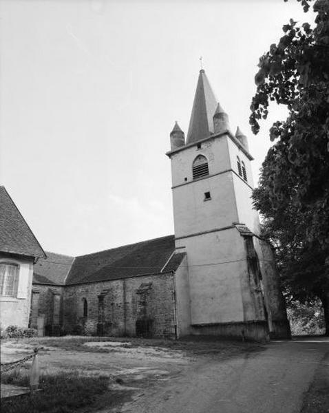 Tour-clocher et façade latérale gauche.