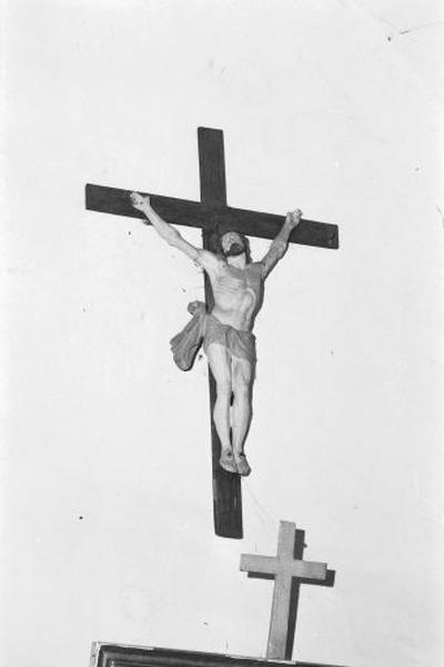 Croix : Christ en croix