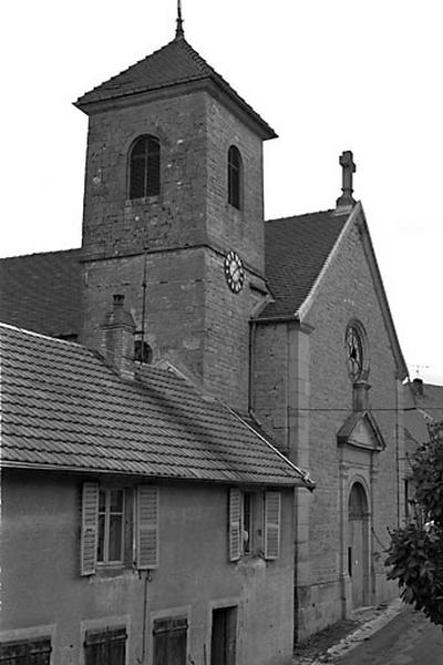 Façade antérieure vue de trois quarts gauche.