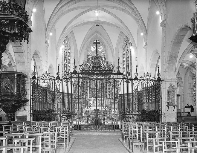 Intérieur : choeur vu de la nef.