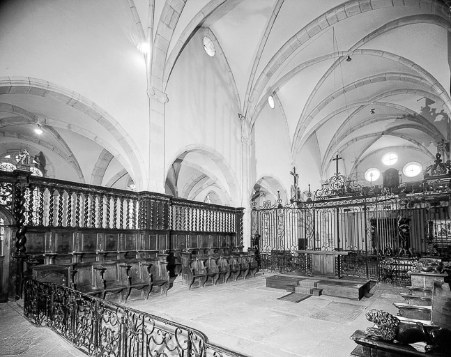 Intérieur : nef et avant-choeur, élévation droite vue depuis le choeur .