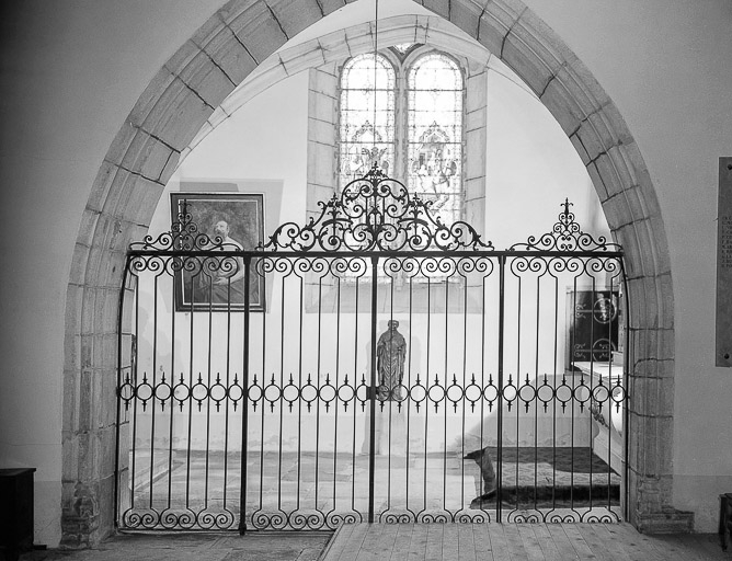 Intérieur : chapelle latérale gauche vue de la nef.