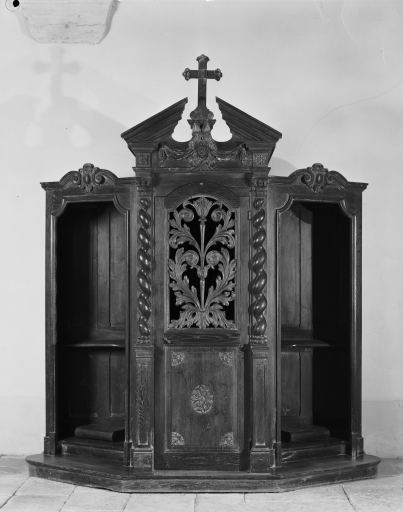 Vue générale d'un confessionnal. - (c) Région Franche-Comté, Inventaire du patrimoine, ADAGP