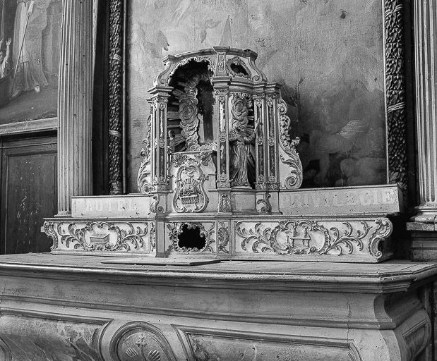 Tabernacle du maître-autel, vue de trois quarts droit.