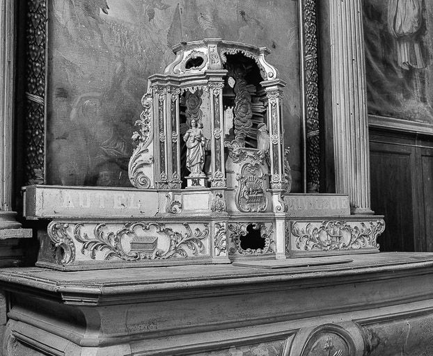 Tabernacle du maître-autel, vue de trois quarts gauche.