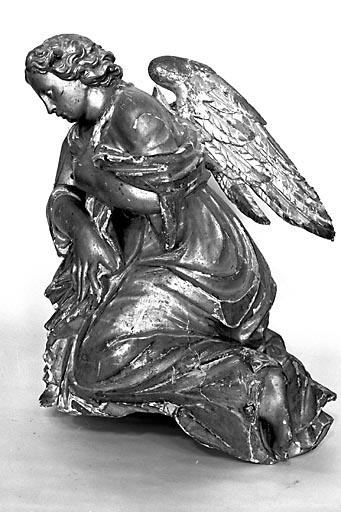 2 statues : anges (n° 1)