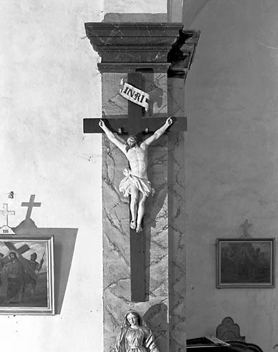 Croix : Christ en croix