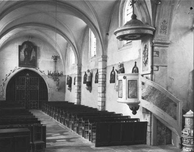 Intérieur : nef vue du choeur.