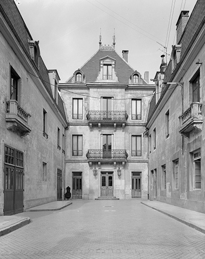 Logement patronal. Façade antérieure sur cour (1977).