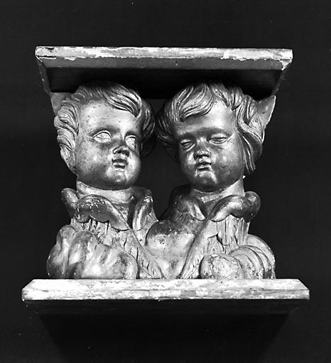 Groupe sculpté (fragment) : têtes d'anges