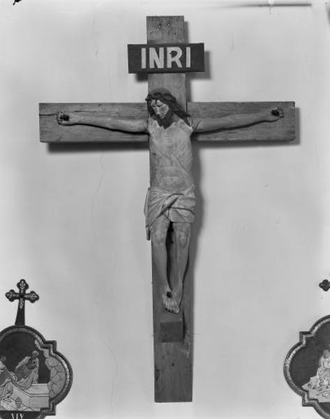 Croix : Christ en croix