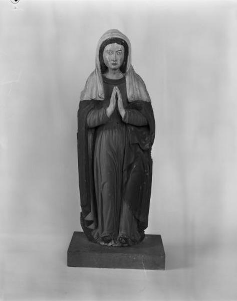 Statue : la Vierge en prière