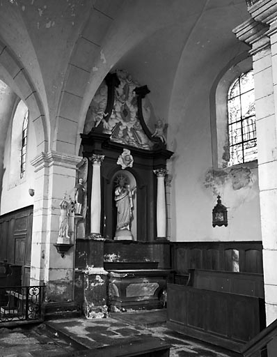 2 autels, 2 gradins d'autel, 2 retables (autels secondaires)
