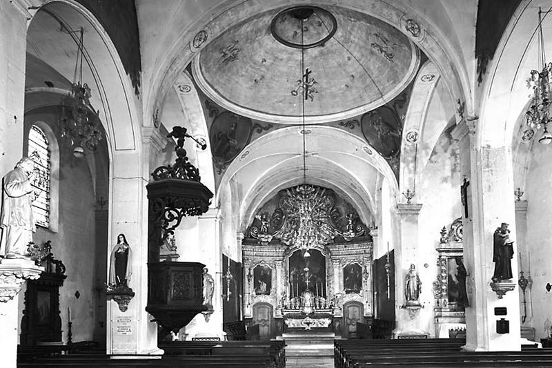 Intérieur : la croisée du transept.