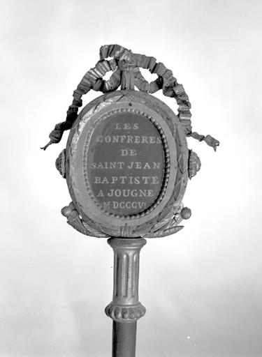 Inscription au revers du bâton de procession de saint Jean-Baptiste.
