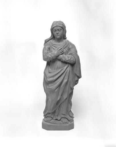 2 statues : Apôtre et Vierge