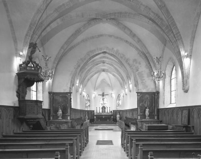 Nef et choeur vus depuis l'entrée.