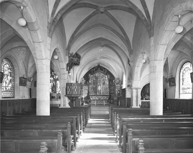 Nef et choeur vus depuis l'entrée.