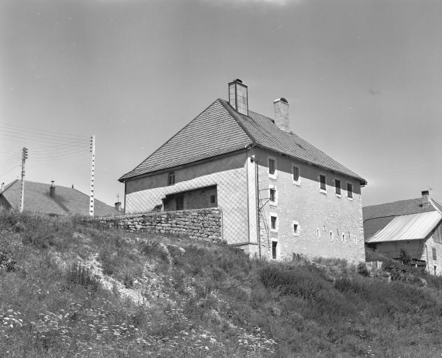 Façades postérieure et latérale droite.