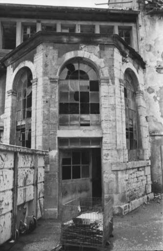Atelier d'horlogerie. Détail de l'entrée en 1979.