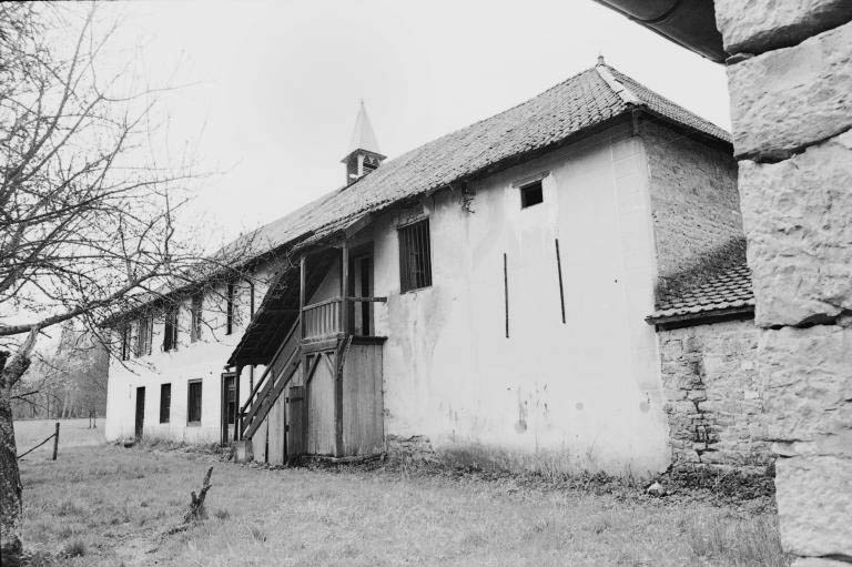 Façade postérieure du presbytère, vue de trois quarts.