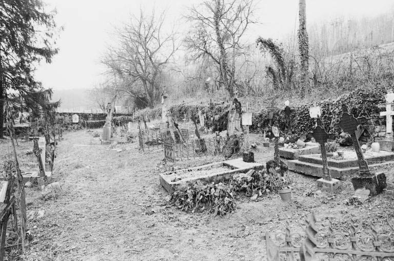 Le cimetière.