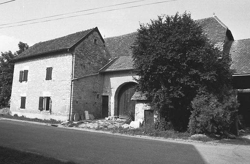 Façade sur rue.