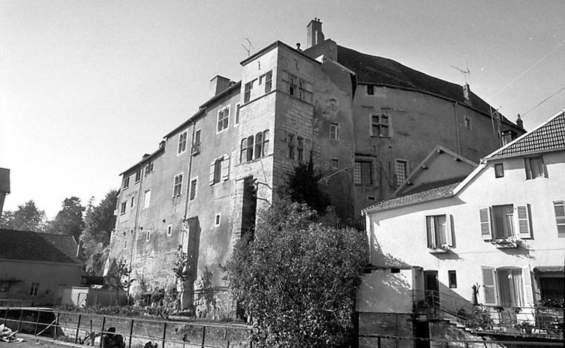 Façade est, partie droite.