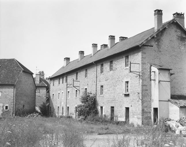 Logement ouvrier vu de trois quarts.